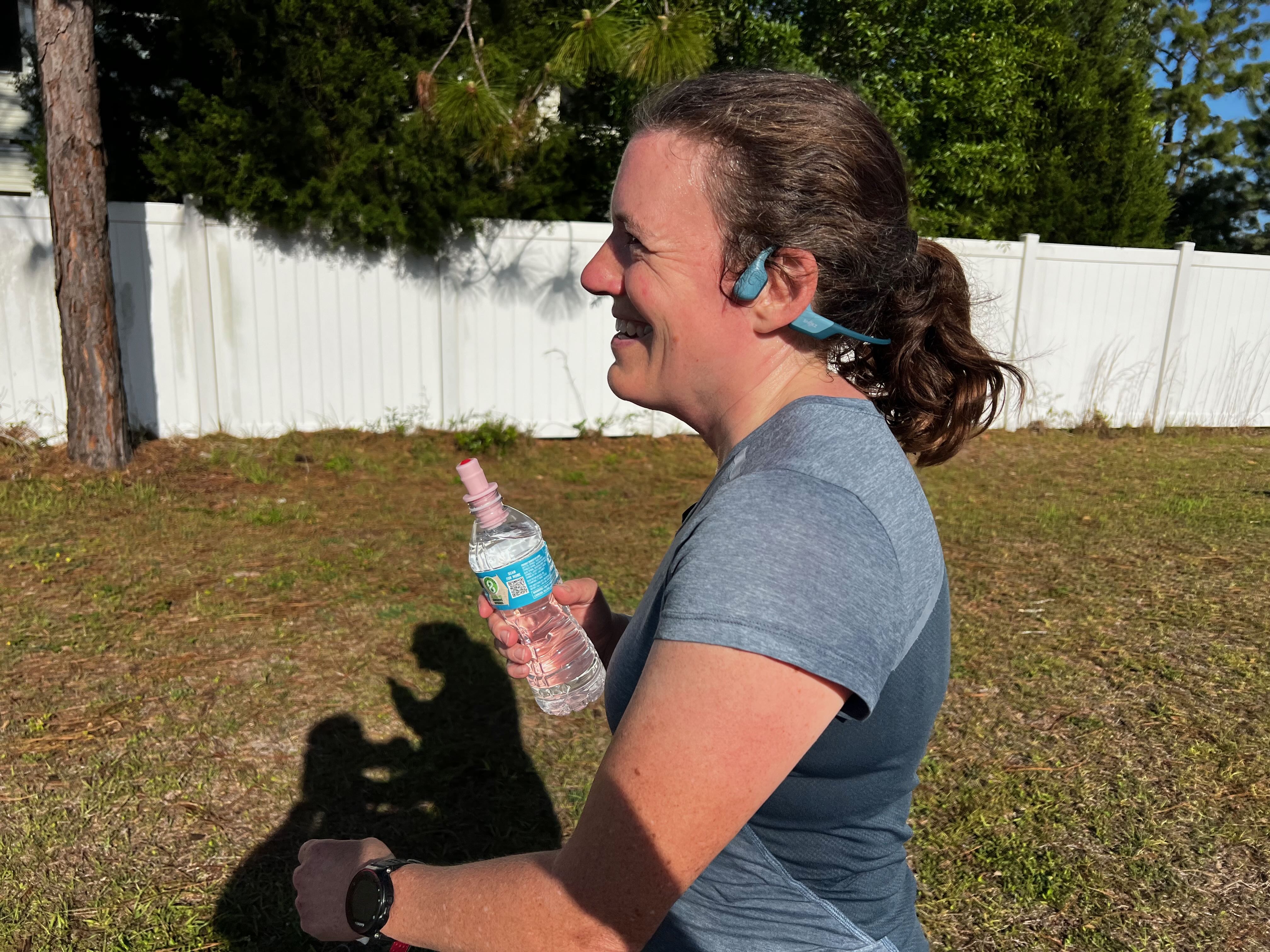 Handheld running bottle